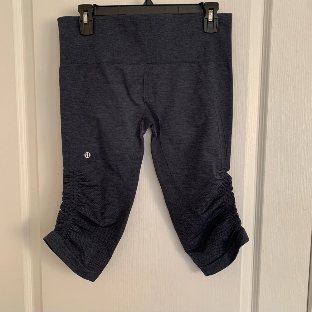 LULULEMON In The Flow Crop II size 10